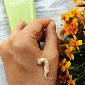 Frudia Green Grape Pore Control Scrub Cleansing Foam